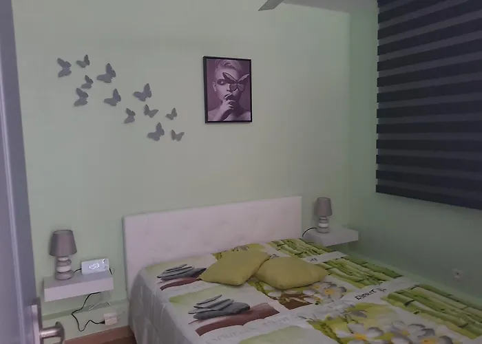 A La * Saint-Cyr-sur-Mer